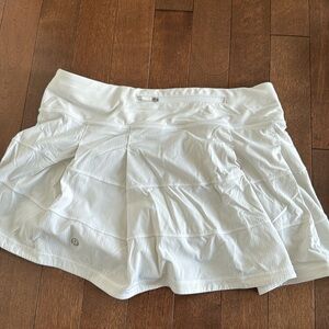 Lululemon white mini skirt size 6